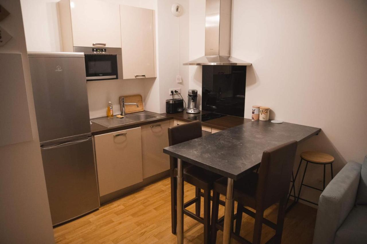 Apartamento Au Reflet Du Pont La Rivière-Saint-Sauveur Exterior foto